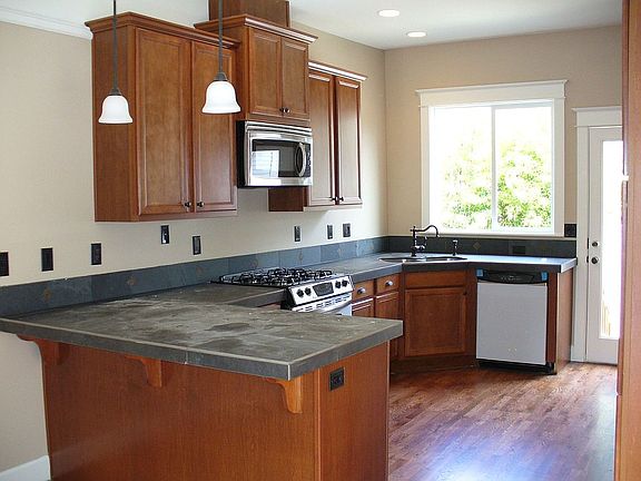 Kitchen WIth Stainless Steel Appl.