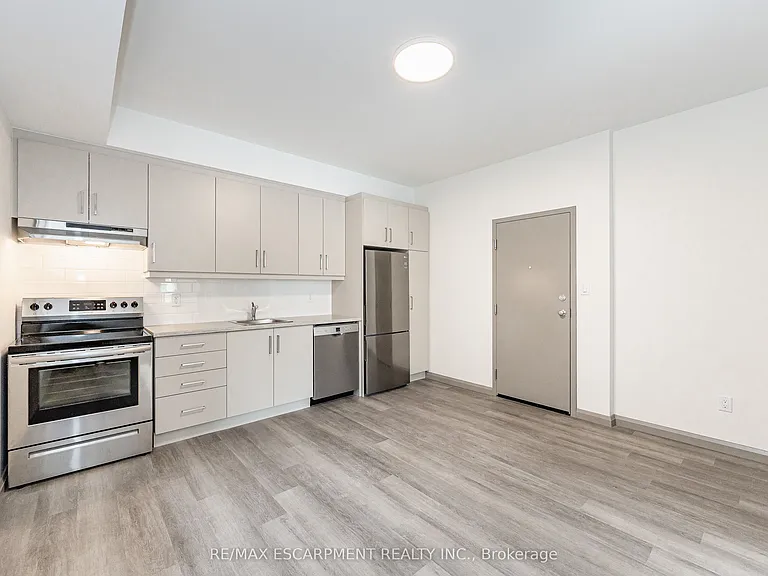 36 Grant Ave #1A — Photo 3