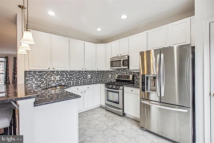 206 Heathwalk St #B — Photo 8