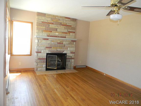 3rd image of 935 Woodrow Ave
