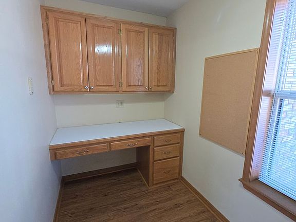 4th image of 801 S Phoenix Ave
