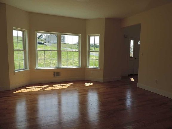 5th image of 13 Trotter Ln