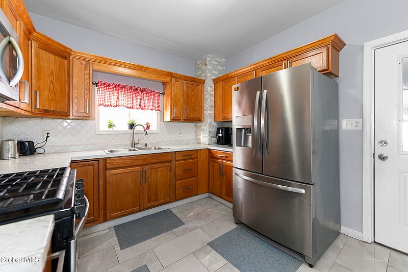 5th image of 118 Degraff Street