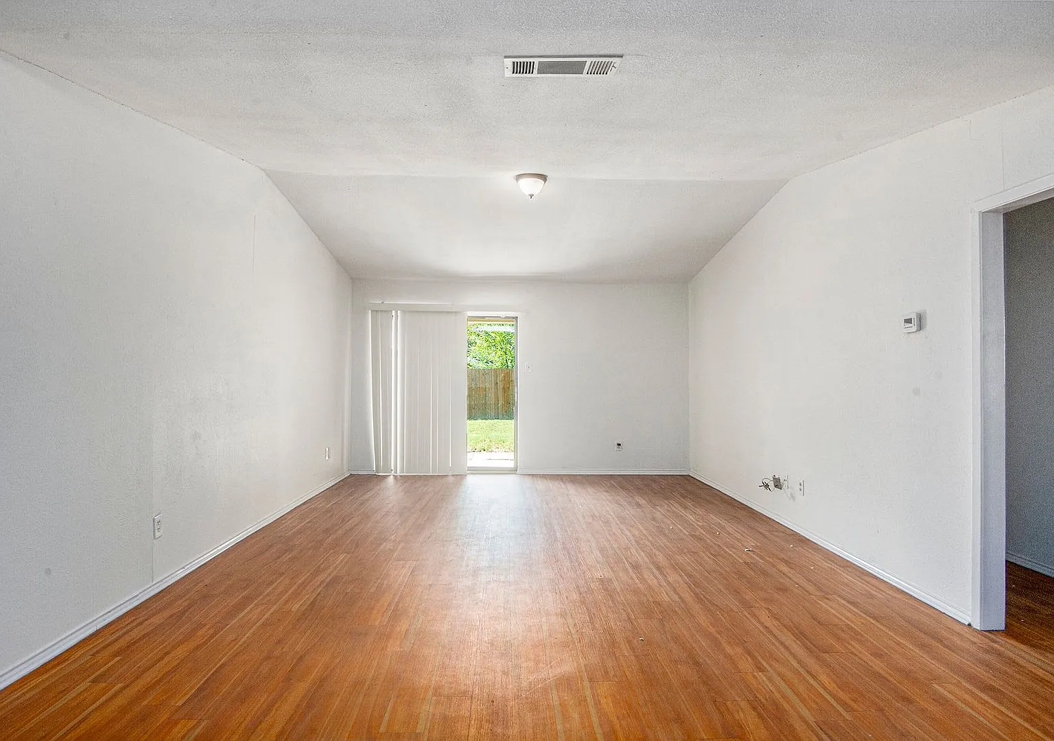 2 bed 1 bath 1/2 Duplex in South Fort Worth! — Photo 4