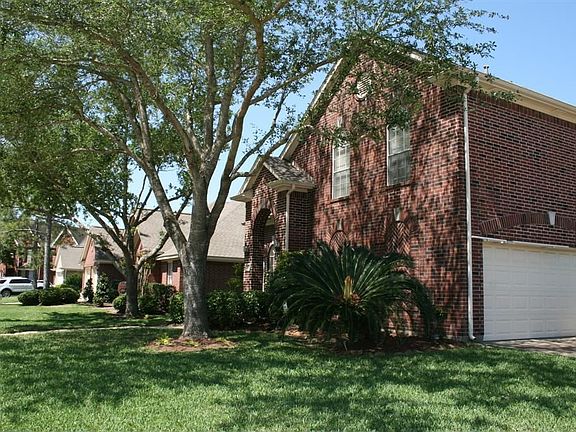 2nd image of 3814 Lake View Dr