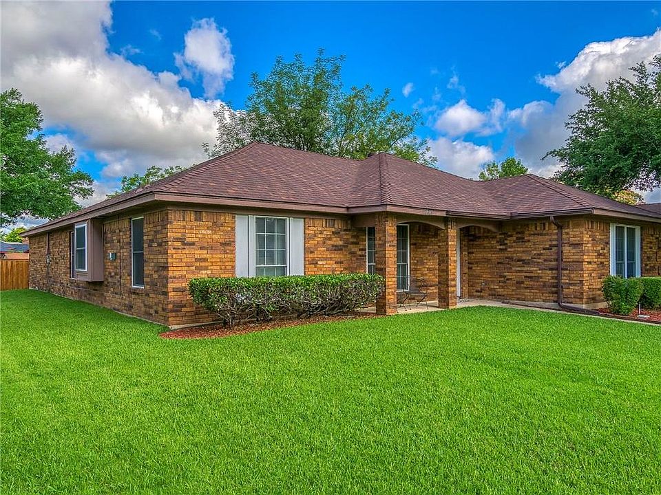 1st image of 2913 Baron Dr