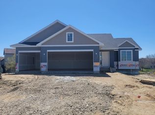 2099 River Bend Trl, Mayer, MN 55360