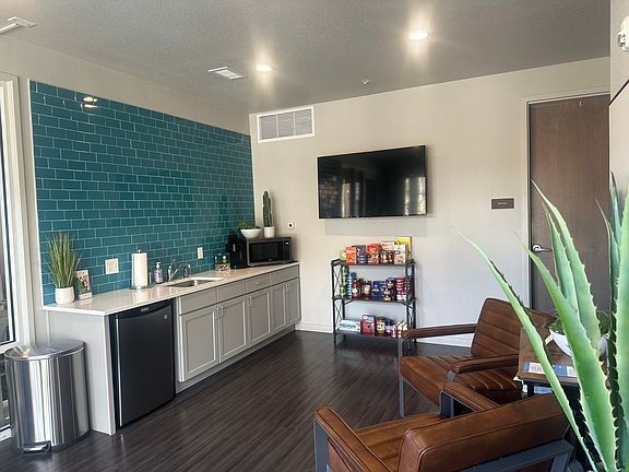 3rd image of 1055 El Rancho Rd #B46905c14