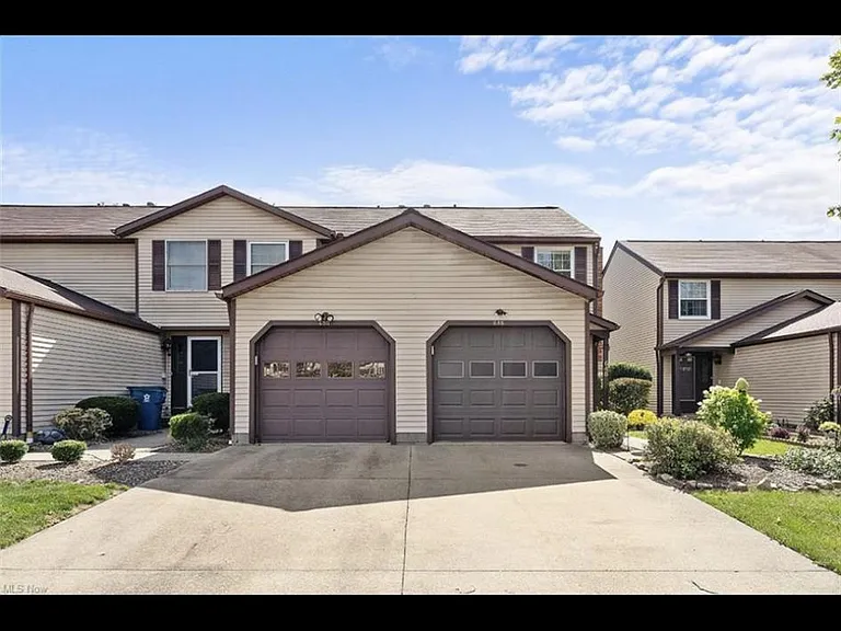 648 Topaz Ln — Photo 1