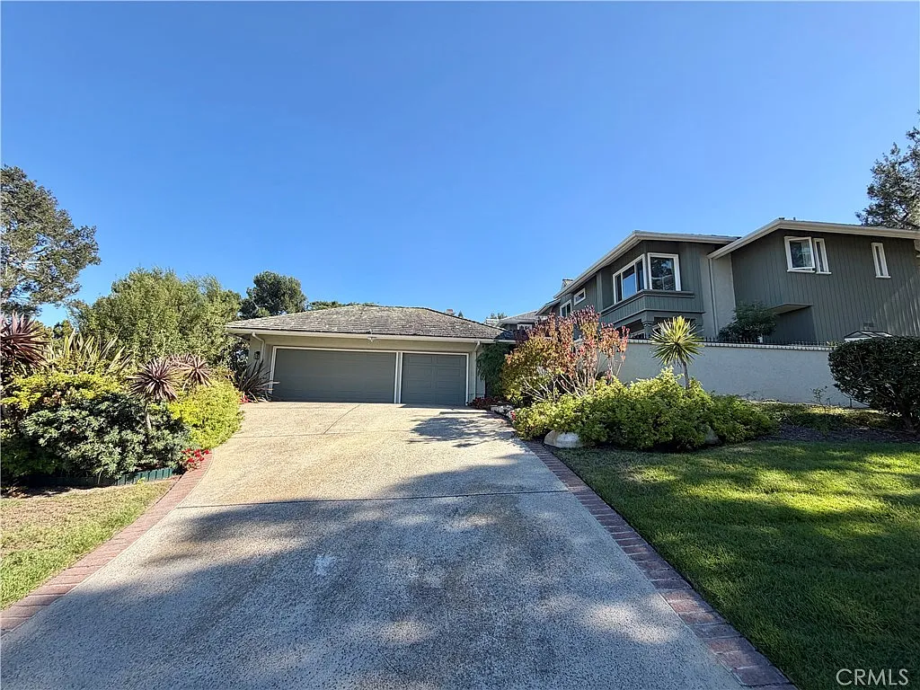 4 bed, 3.5 bath, 2986 sqft, $9,500 — Photo 1