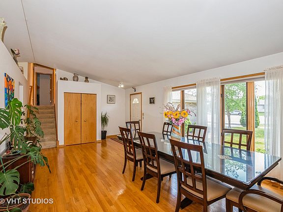4th image of 9260 Kelly Ct