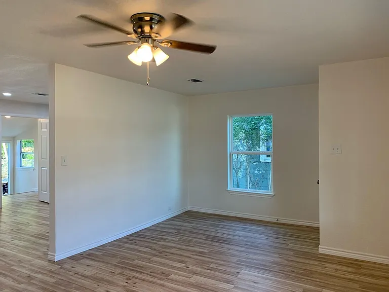 820 W Crawford St — Photo 1
