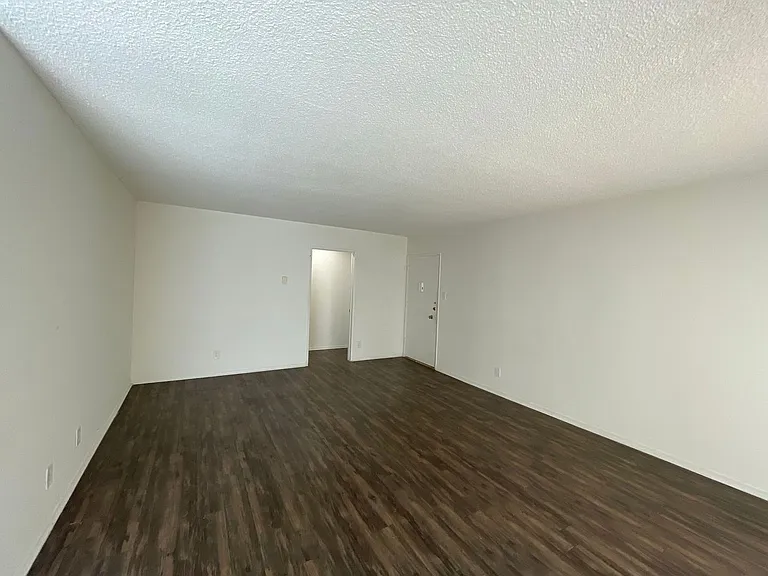 825 S Bedford St — Photo 4