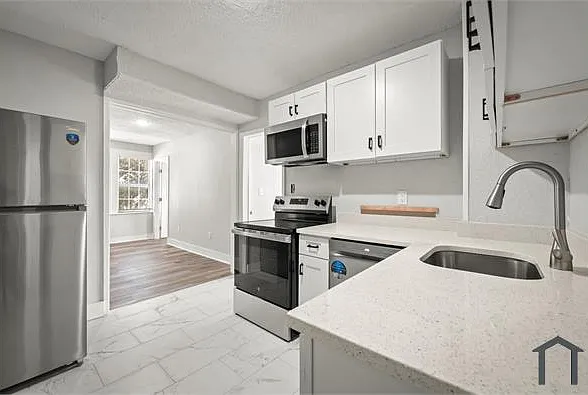 3524 Boulevard #4 — Photo 2