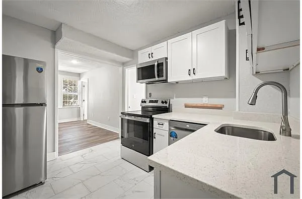 Building Photo - 3524 Boulevard #4