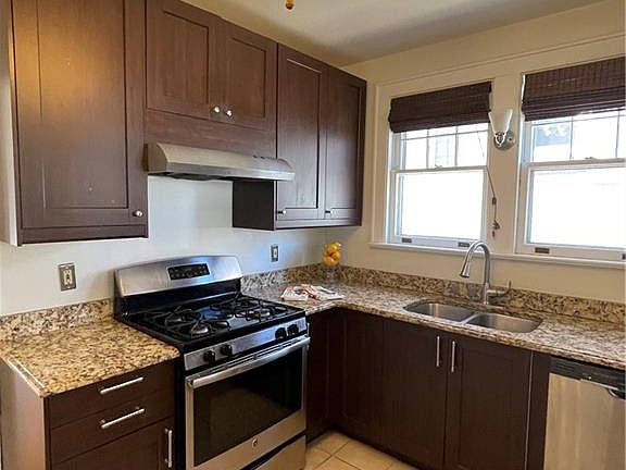 5th image of 126 W Randall Ave