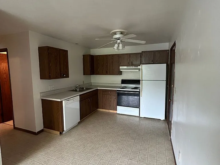 1816 Bloedel Ave — Photo 9