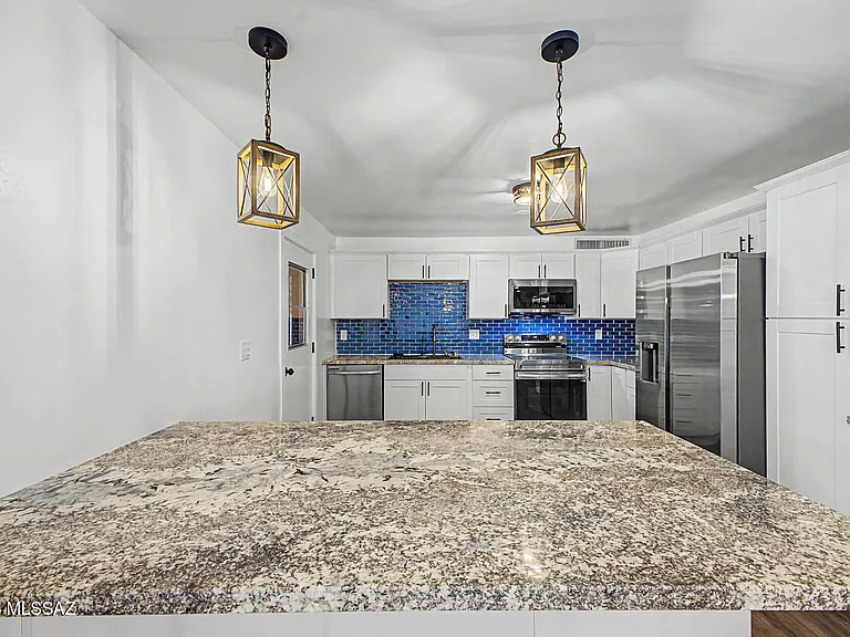 2625 W Oregon St — Photo 10