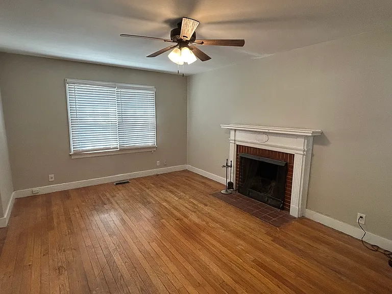 811 Burkett St — Photo 5