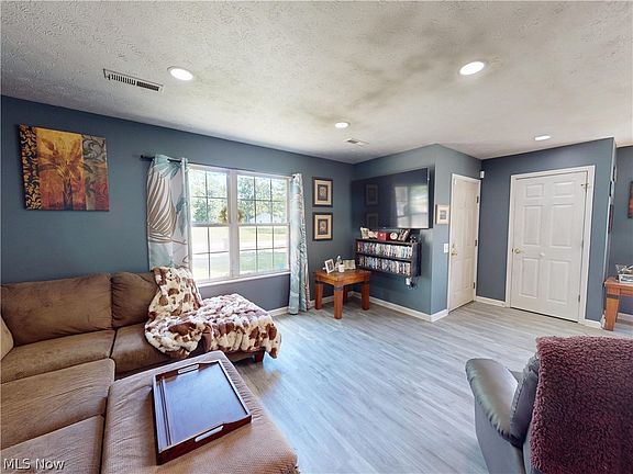 2nd image of 9552 Cloverleaf Rd