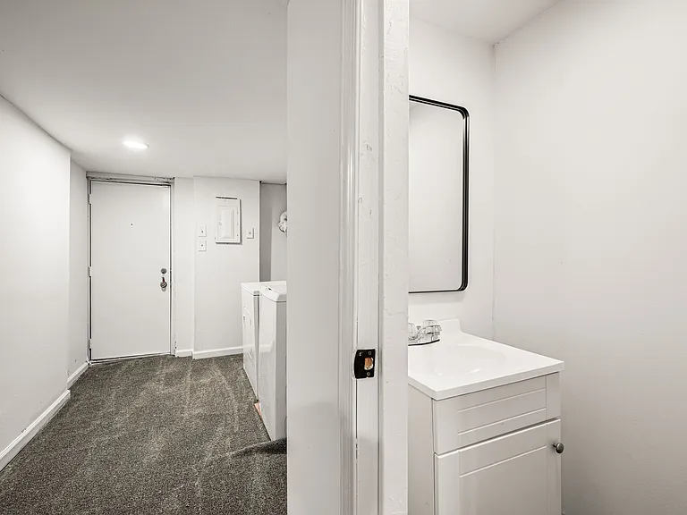 7611 Woolston Ave — Photo 10