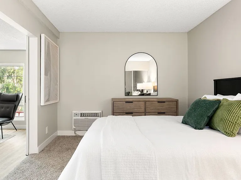 Woodland Trio Apartments — Photo 9