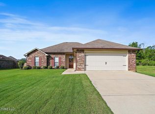 217 Cypress Knee Cv, Terry, MS 39170