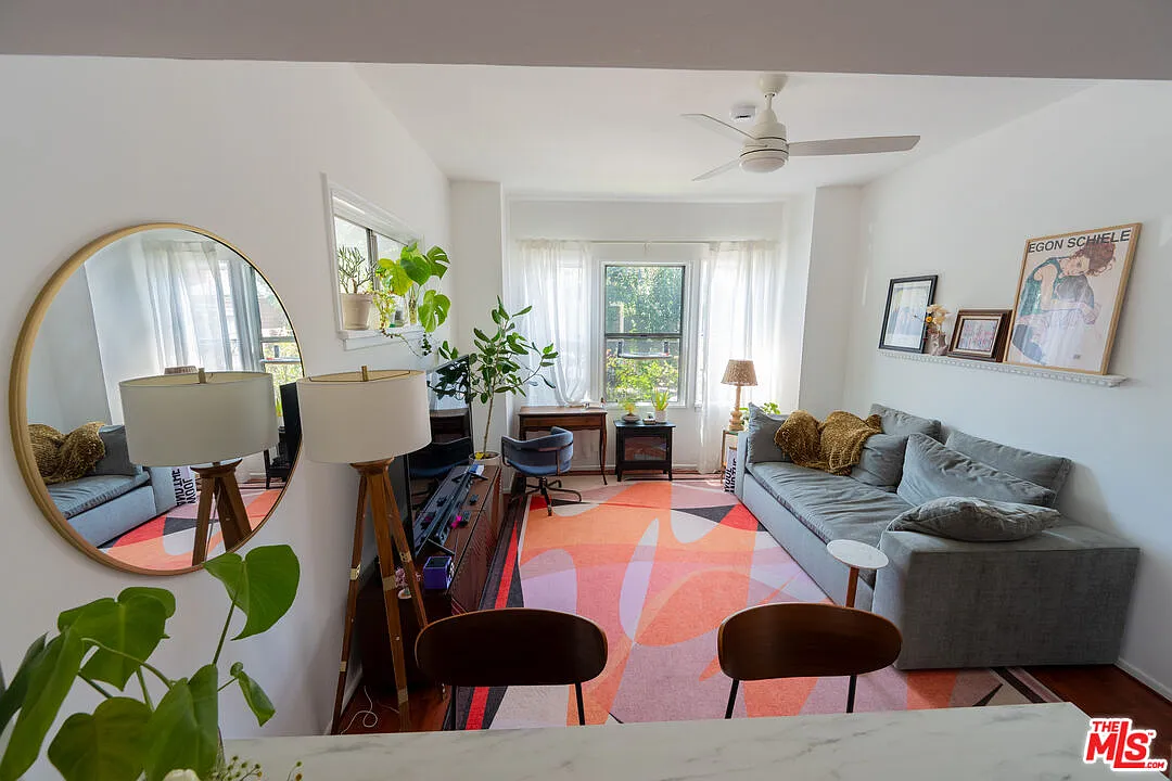4 bed, 3.0 bath, 1900 sqft, $4,195 — Photo 2
