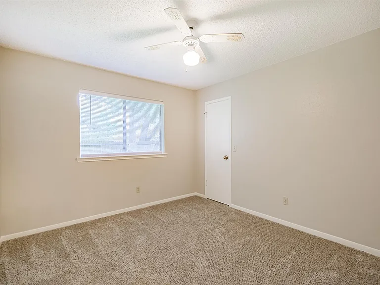 2315 Cunningham Dr — Photo 15