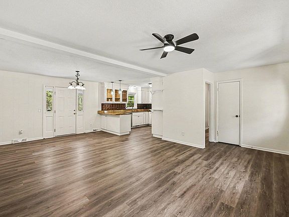 4th image of 100 Kent Cir