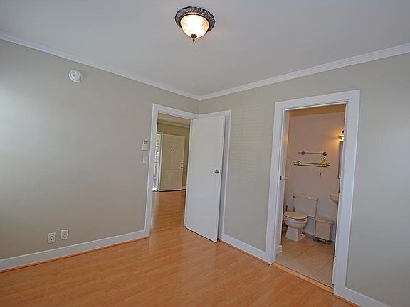 4th image of 1119 E Chestnut St #1/2
