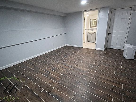4th image of 1623 E 51st St