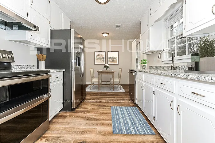 245 Helen Ln — Photo 3