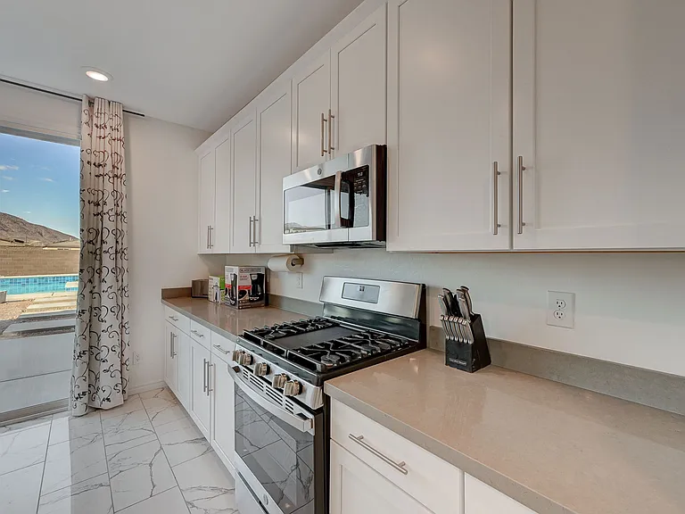 293 Mount Langley St — Photo 16