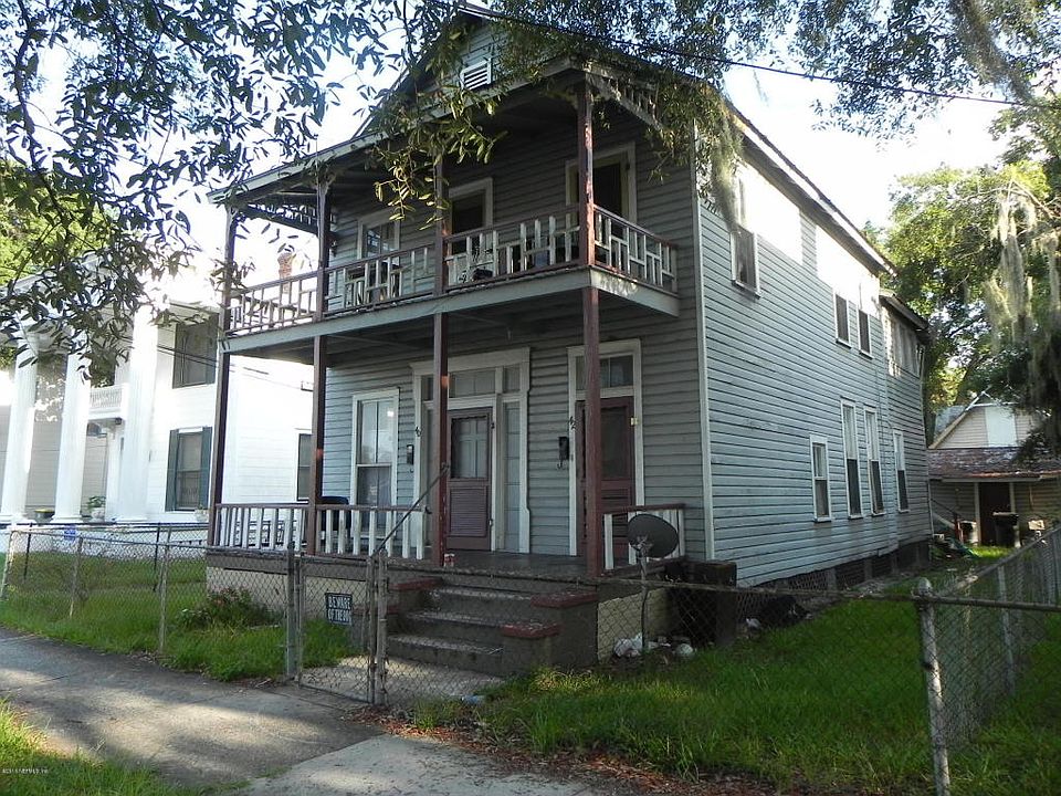 1st image of 40 W 4th St