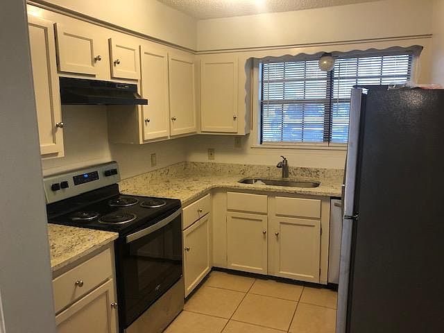 2nd image of 722 Robindale Dr #B
