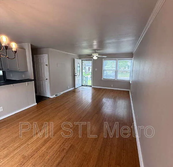 1230 Roxton Dr — Photo 4