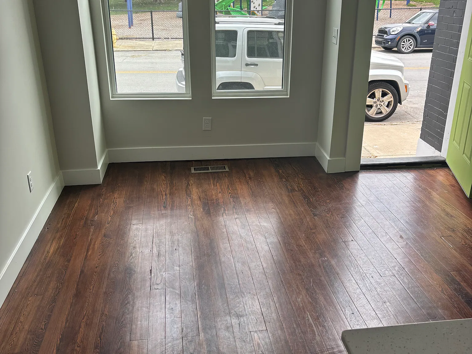 2 bed, 1000 sqft, $1,375 — Photo 4