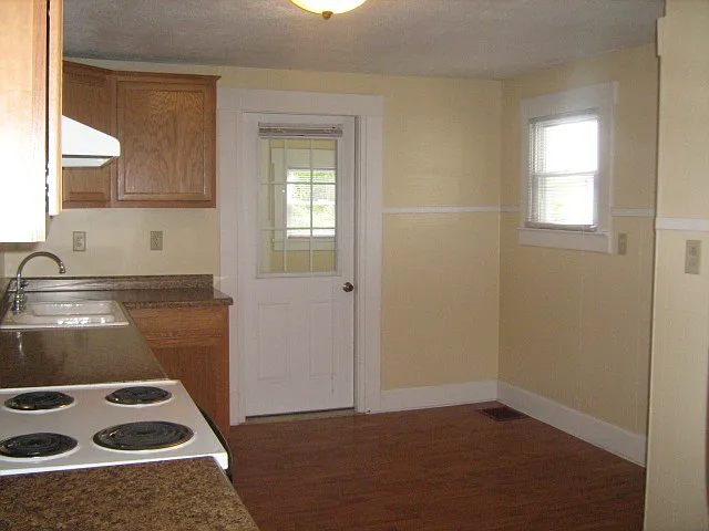 Lovely 3 Br Single Family Home — Photo 3