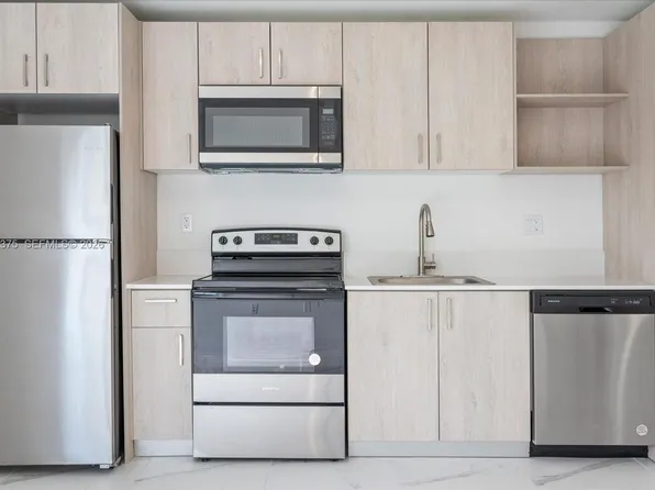 420 SW 7th Ave APT 201, Miami, FL 33130