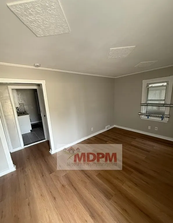 3 bed, 1100 sqft, $1,450 — Photo 2
