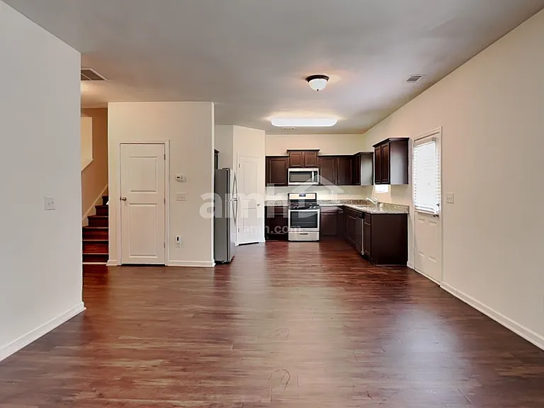 350 Scotland Dr — Photo 4