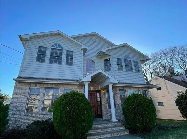 26 Slocum Ave, Port Washington, NY 11050