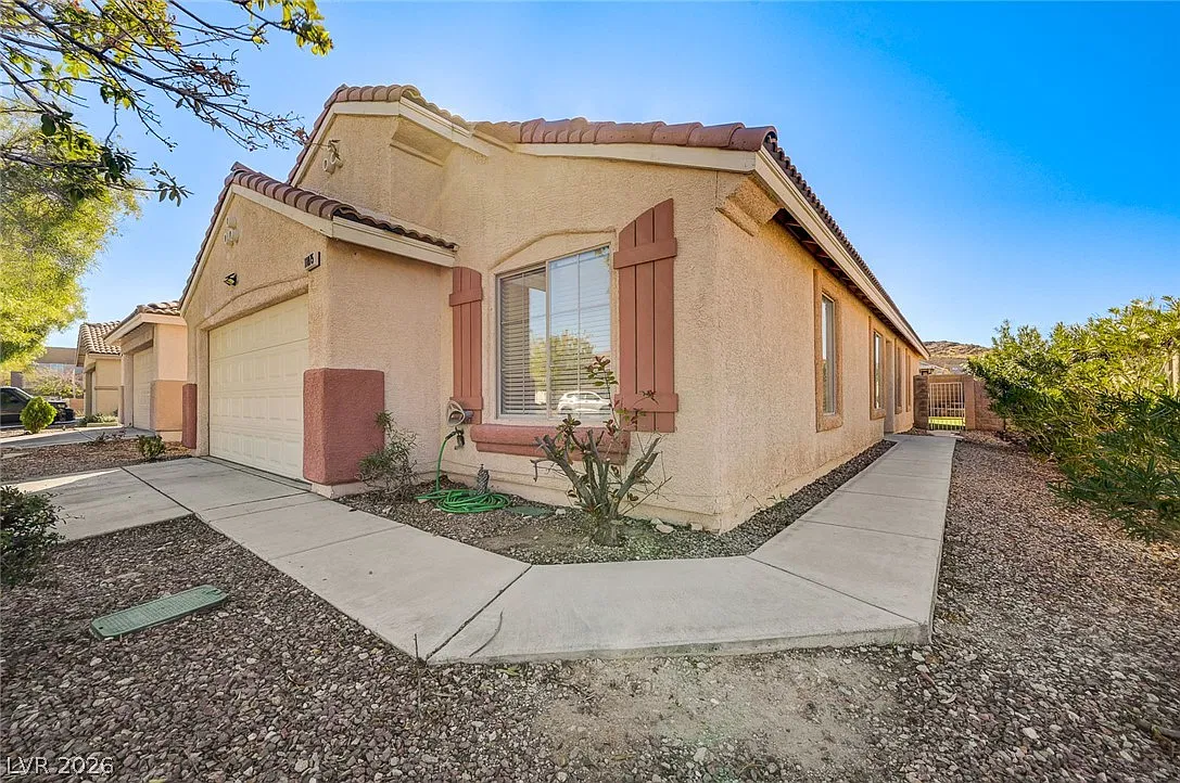 4 bed, 2.0 bath, 1521 sqft, $1,950 — Photo 2