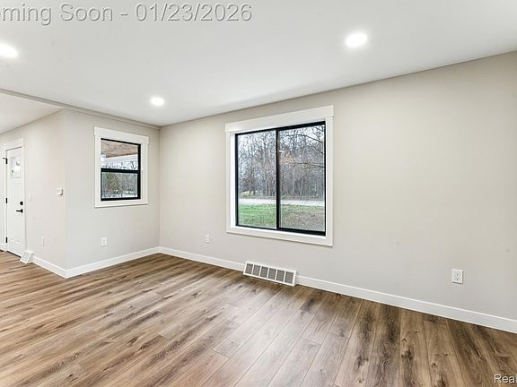 4th image of 9398 Ortonville Rd