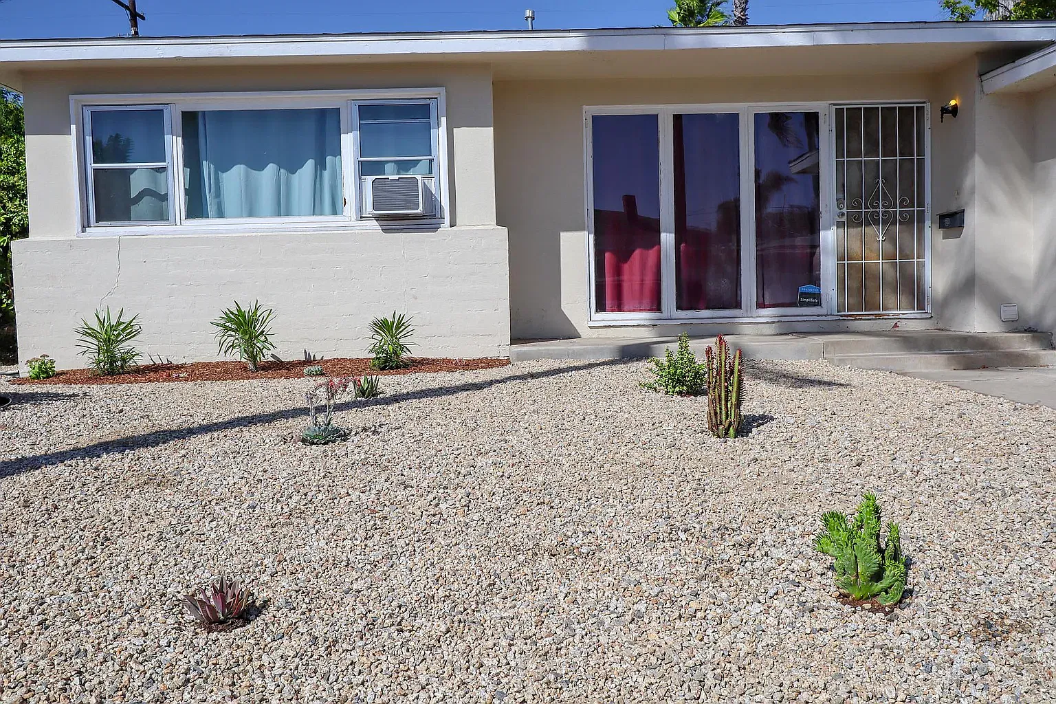 6 bed, 2100 sqft, $8,200 — Photo 2