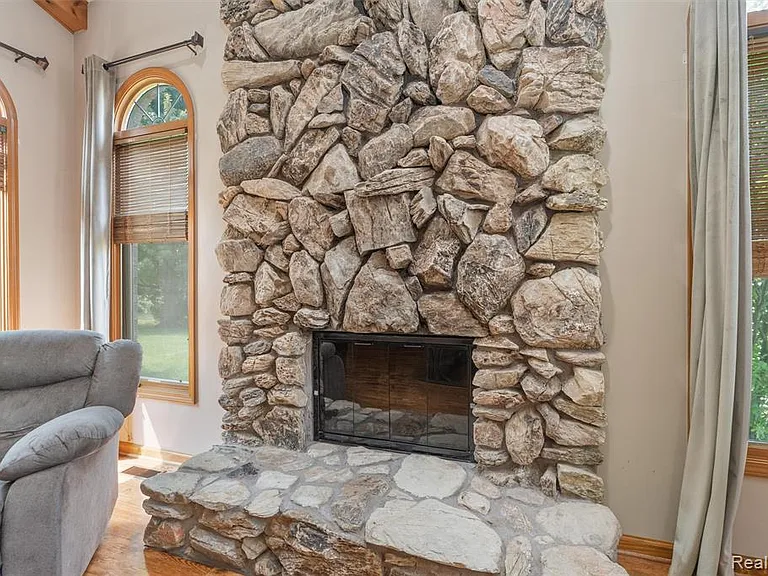47105 Liberty Bell Rd E — Photo 16