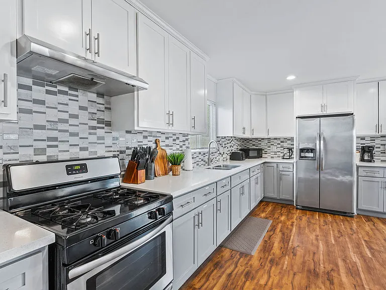 122 N Rowan Ave — Photo 46