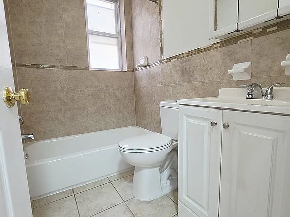 5th image of 163 Bergen Ave #3A