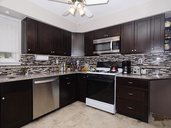 2nd image of 2401 Buckingham Cir